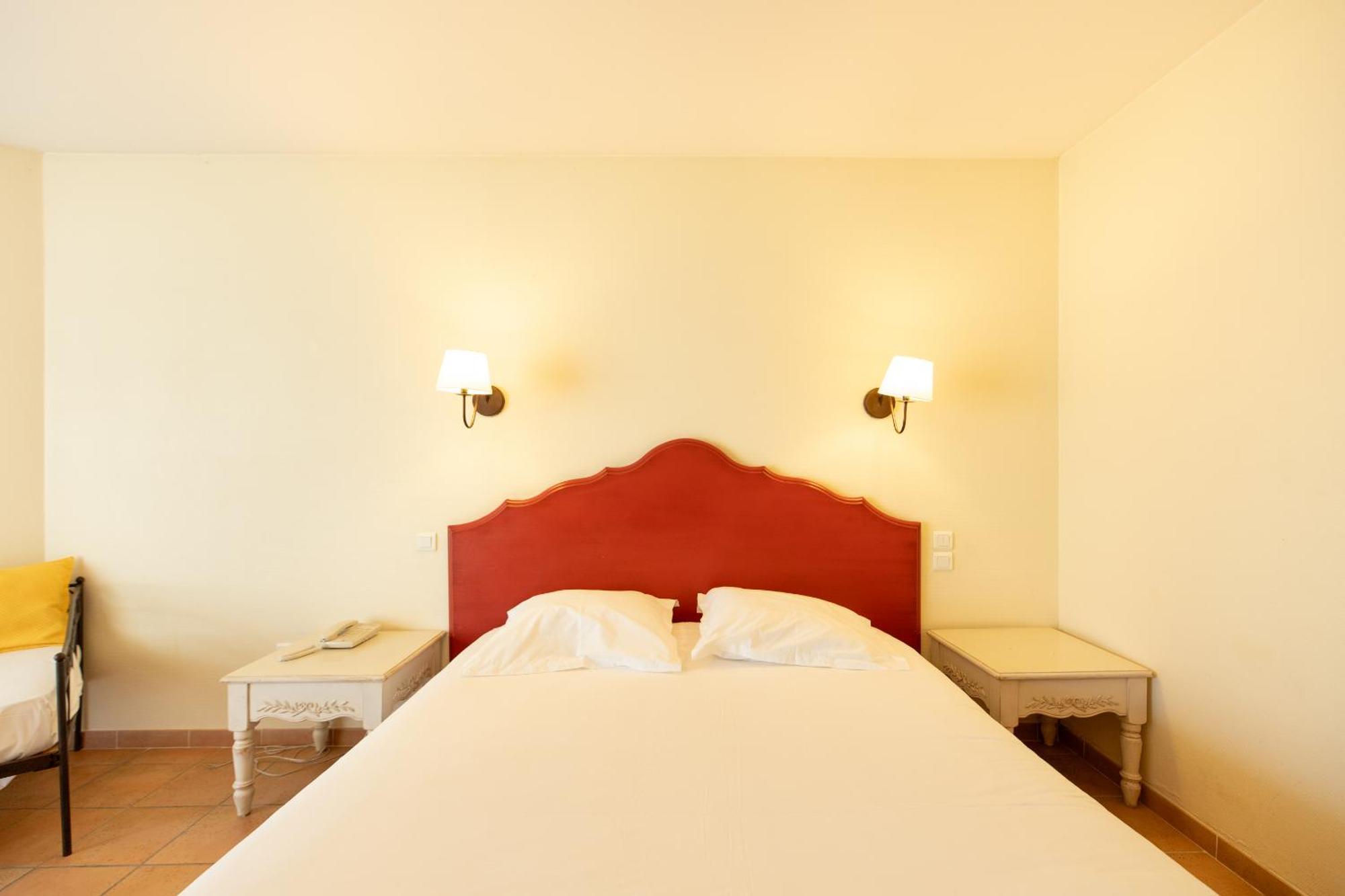 Standard Triple Room King Single Bed Private Patio,1716978954:JPEG