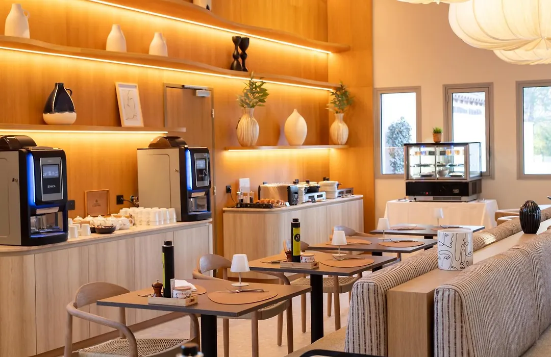Golden Tulip Avignon Le Paradou-1